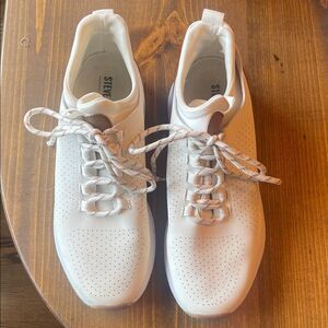 Steve Madden White leather Sneakers size 9.5 men’s
